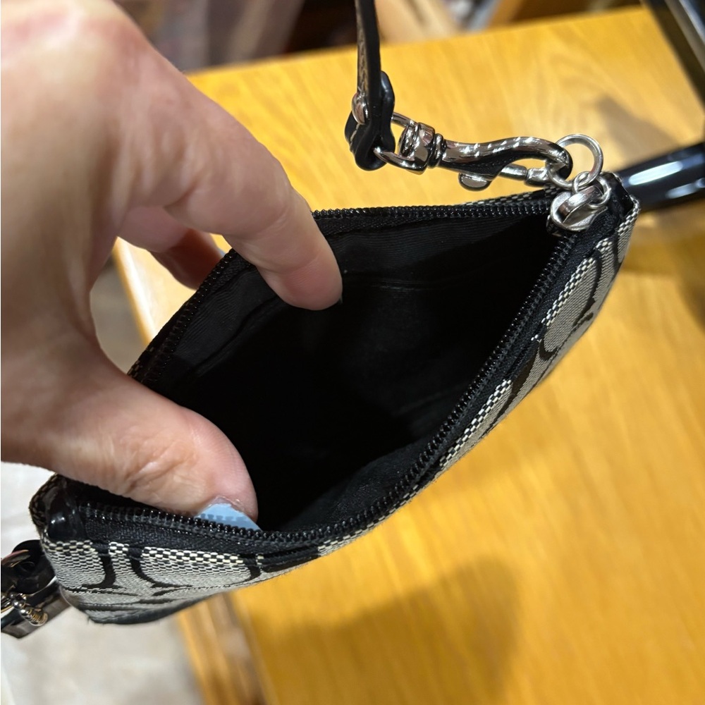 Classic Coach Wristlet Change Purse - Picture 3 of 3